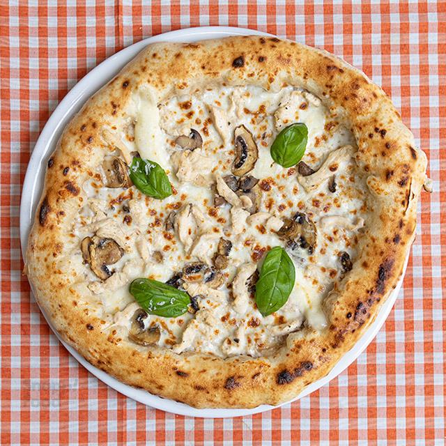 پیتزا مرغ و قارچ ناپولیتن