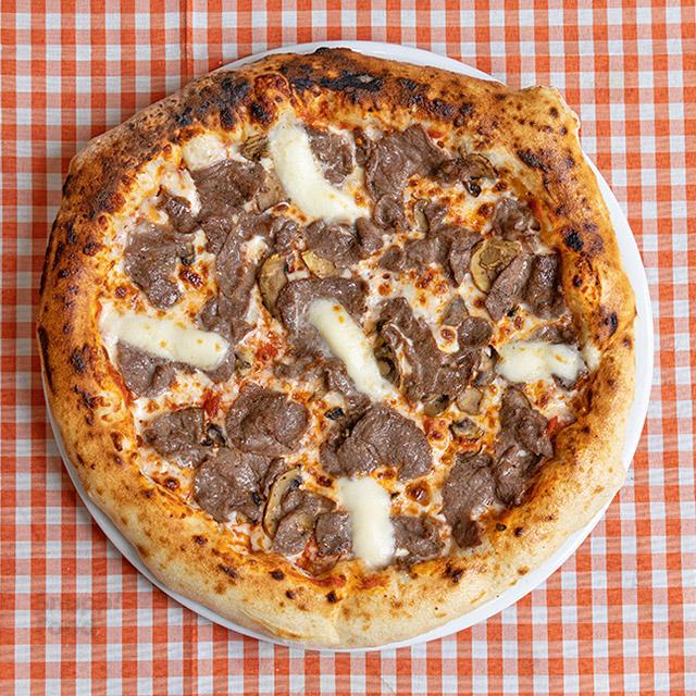 پیتزا سیر و استیک ایتالیایی ناپولیتن