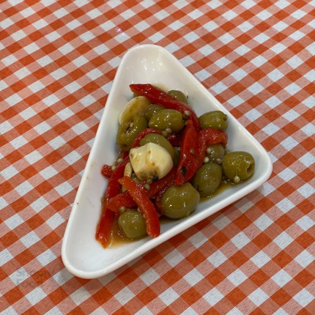 کاسه مزه زیتون