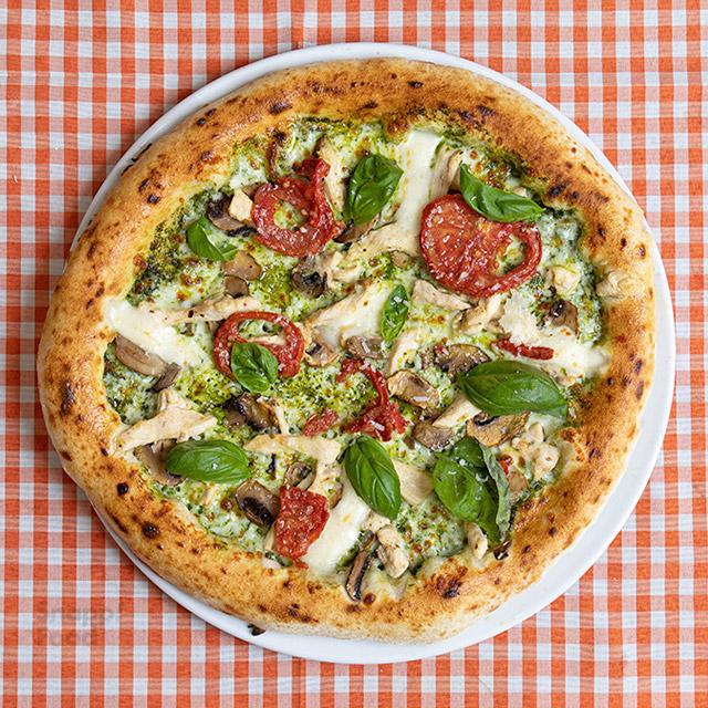 پیتزا مرغ پستو ناپولیتن